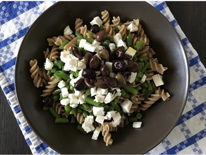 PASTA INTEGRALE DI GRANO SARACENO CON FAGIOLINI, FETA E OLIVE TAGGIASCHE