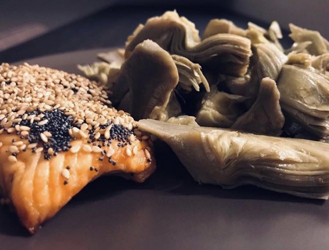 SALMONE AL FORNO CON SEMI DI PAPAVERO E SEMI DI SESAMO